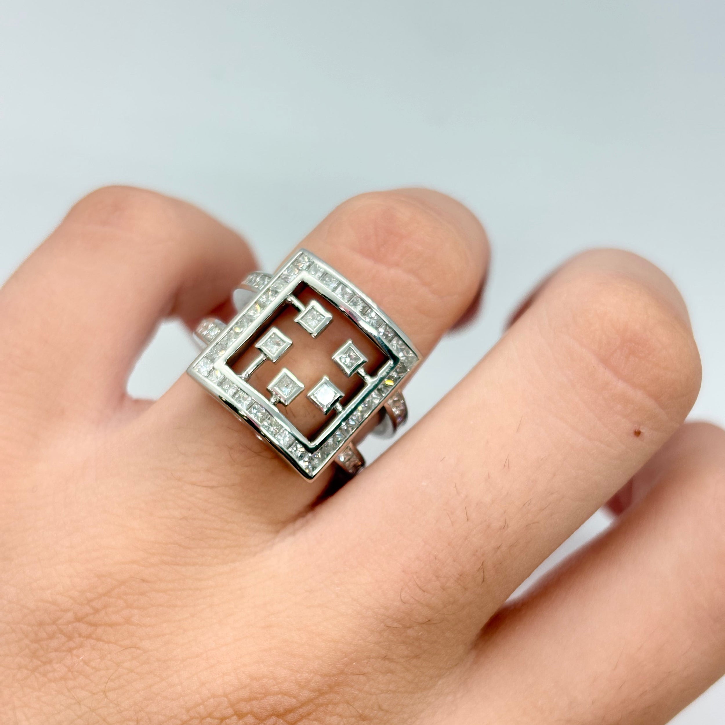 Bague en or blanc et diamants