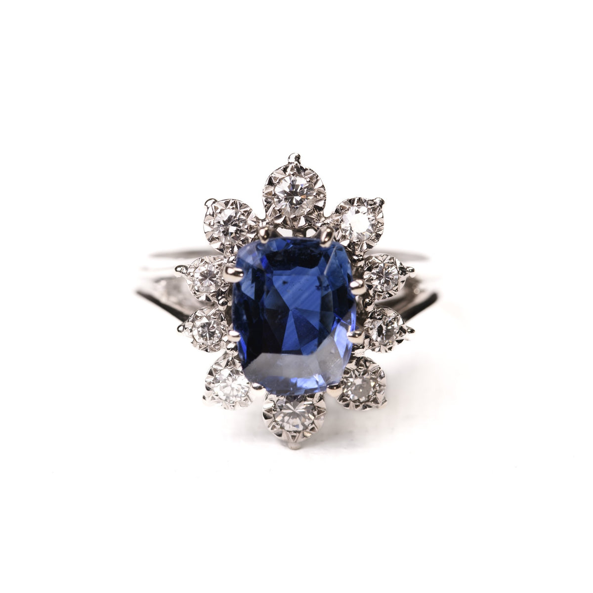 Bague Marguerite en or blanc, platine, saphir et diamants