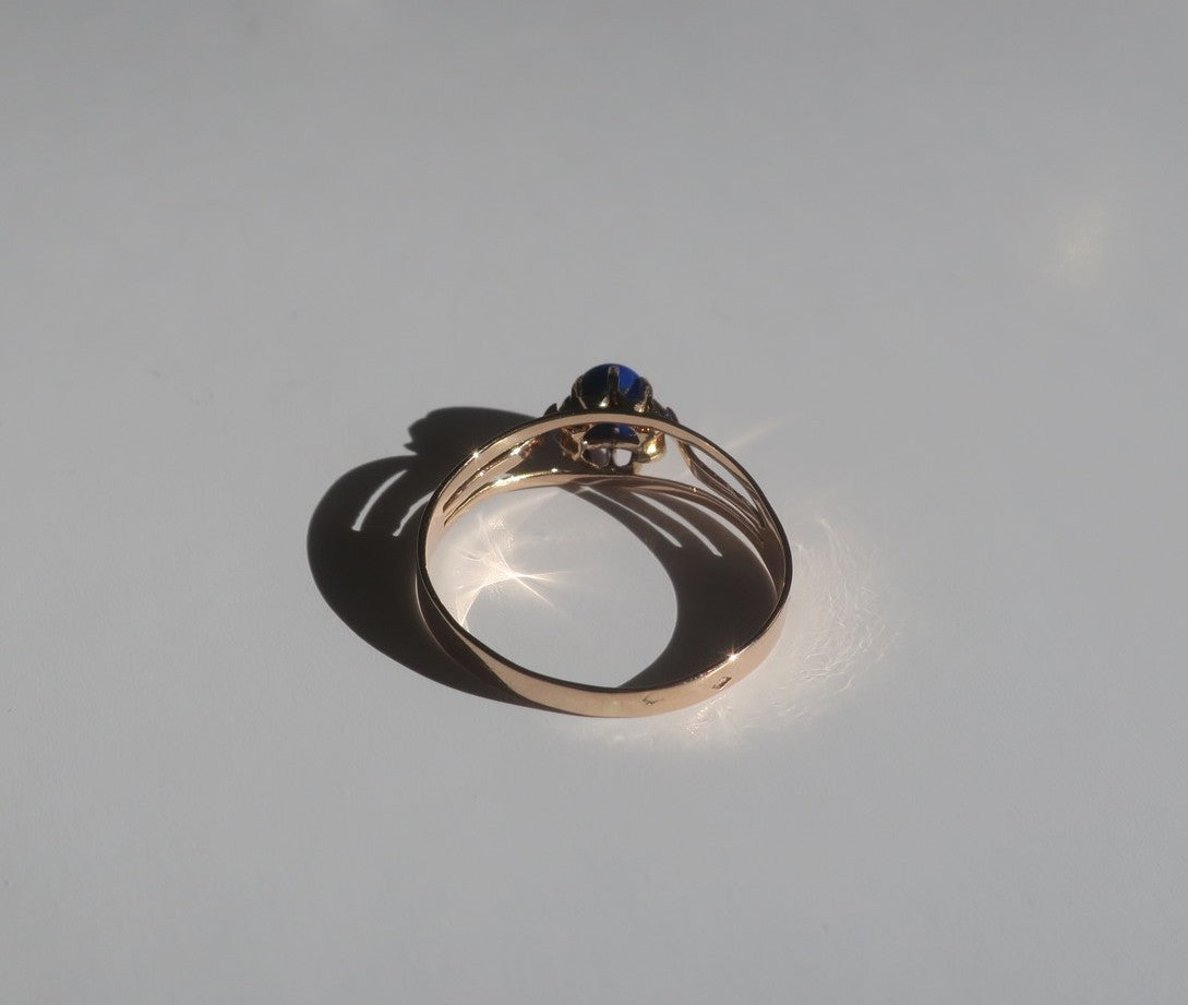 Bague Solitaire en or rose et lapis-lazuli
