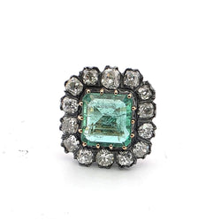 Bague Entourage en or jaune, émeraude et diamants