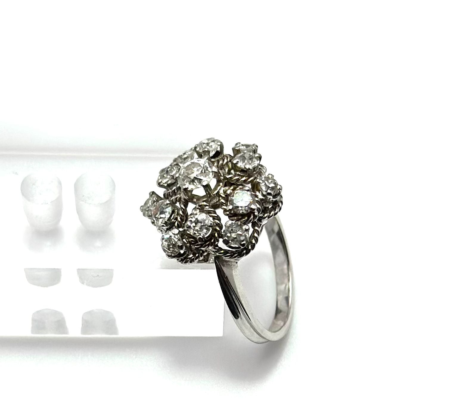Bague Marguerite en or blanc et diamants