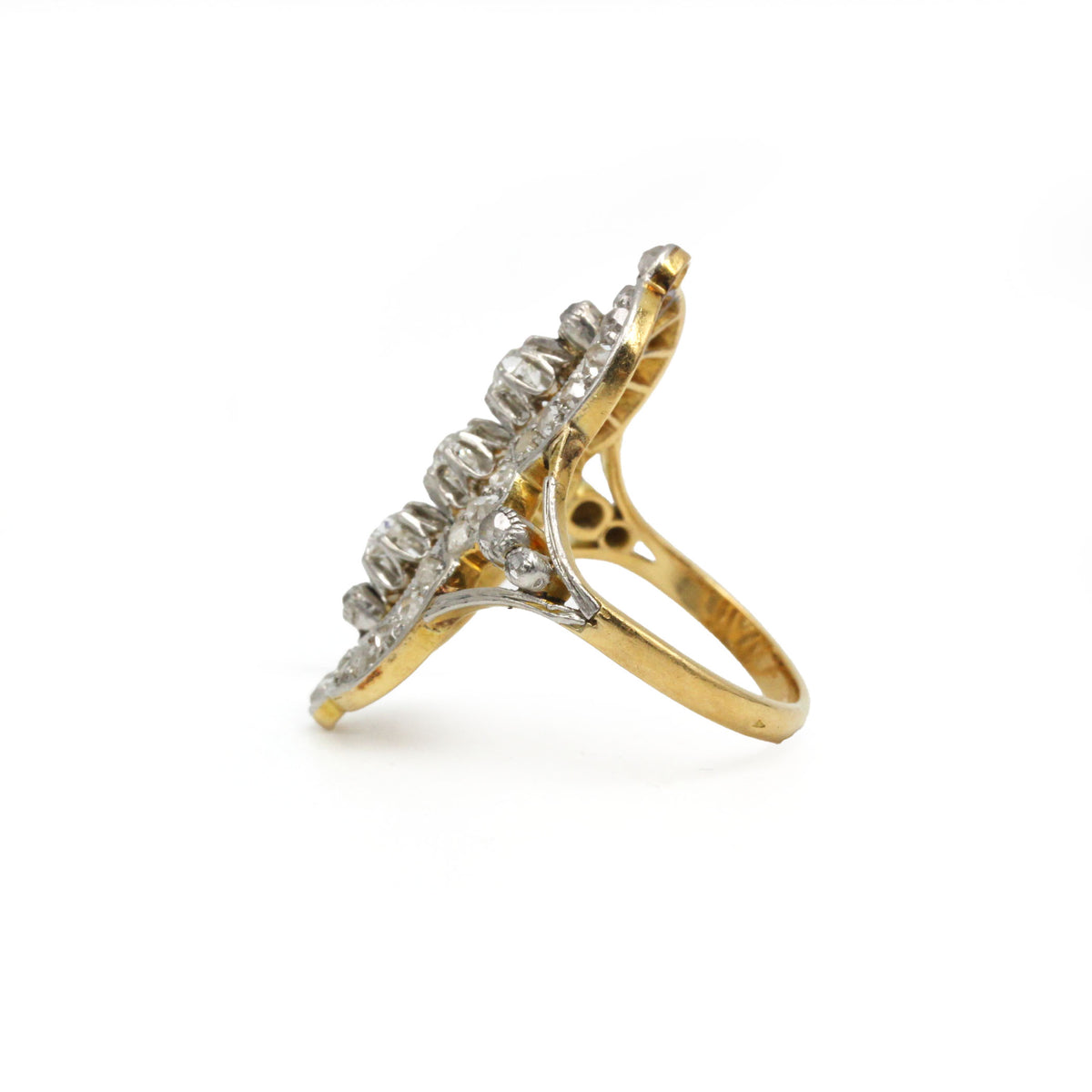 Bague Marquise en or jaune, platine, et diamants