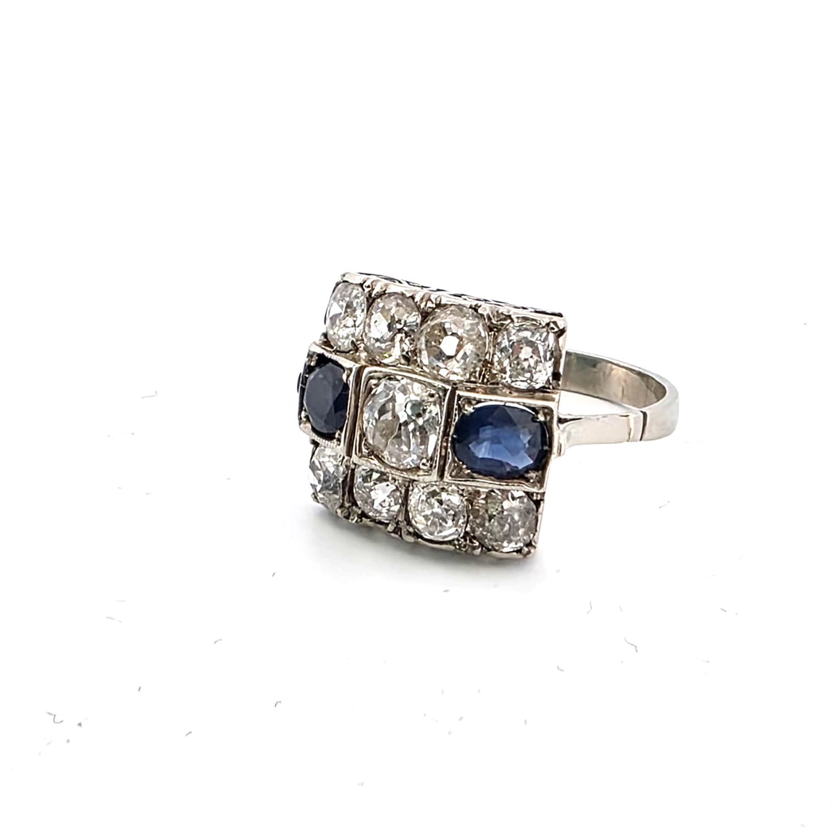 Bague Tank en or blanc, saphirs et diamants