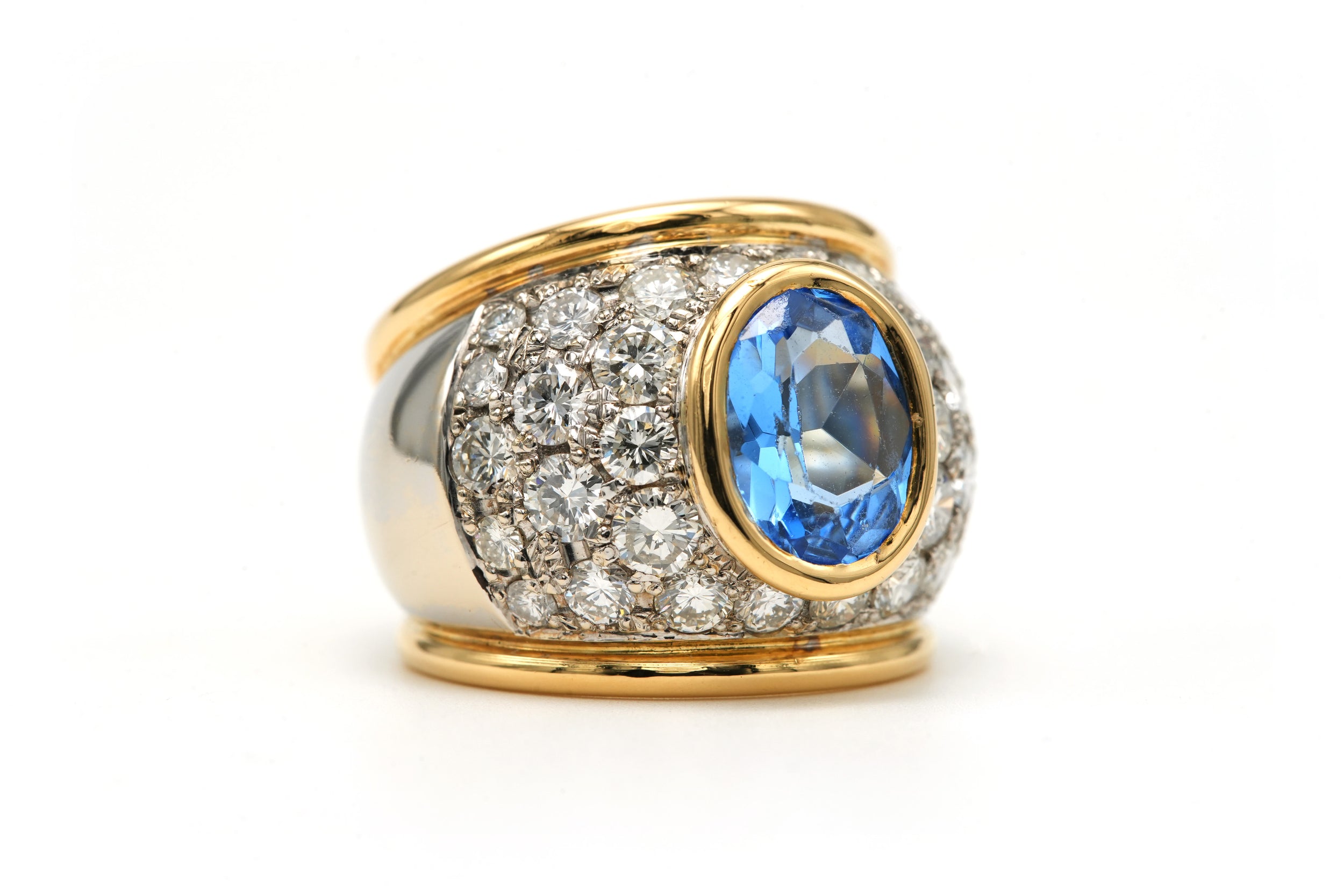 Bague Cocktail en or blanc, or jaune, topaze et diamants