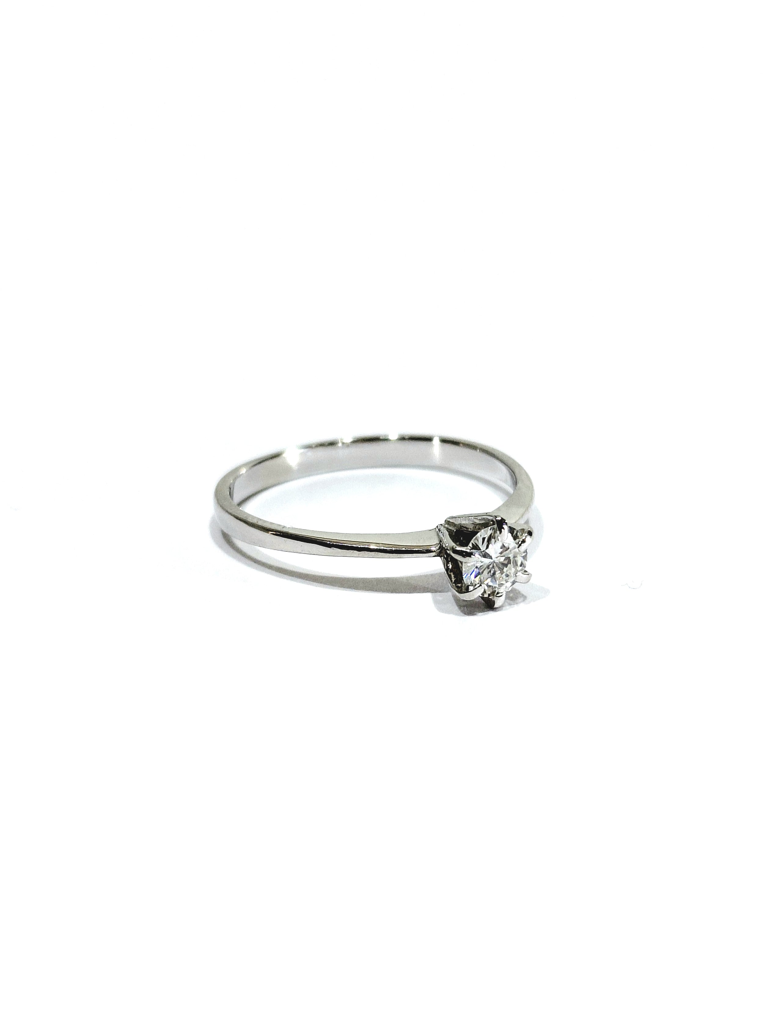 Solitaire en or blanc et diamant