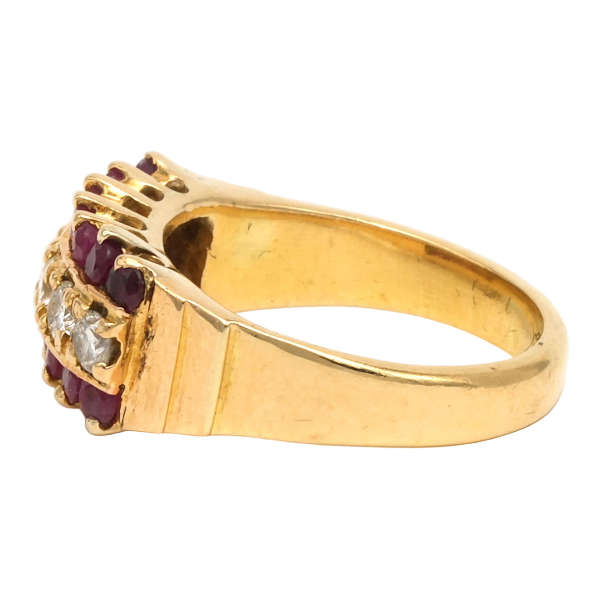 Bague Bandeau en or jaune, rubis et diamants