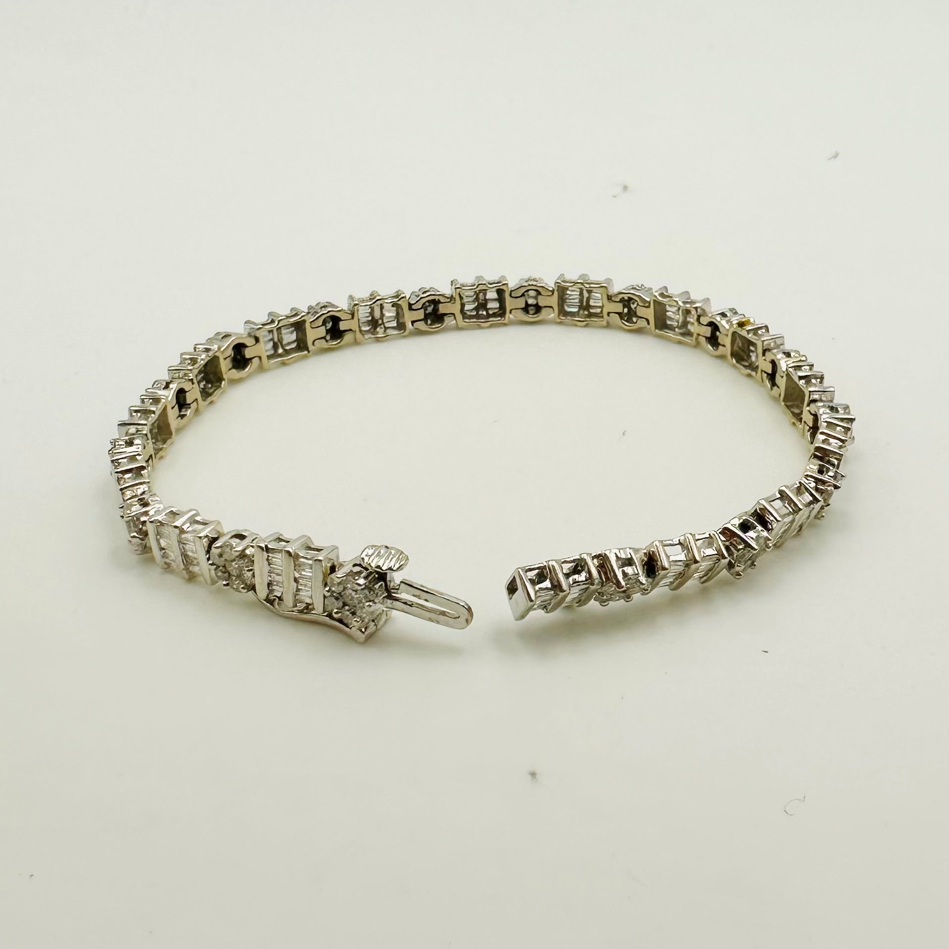 Bracelet en or blanc et diamants