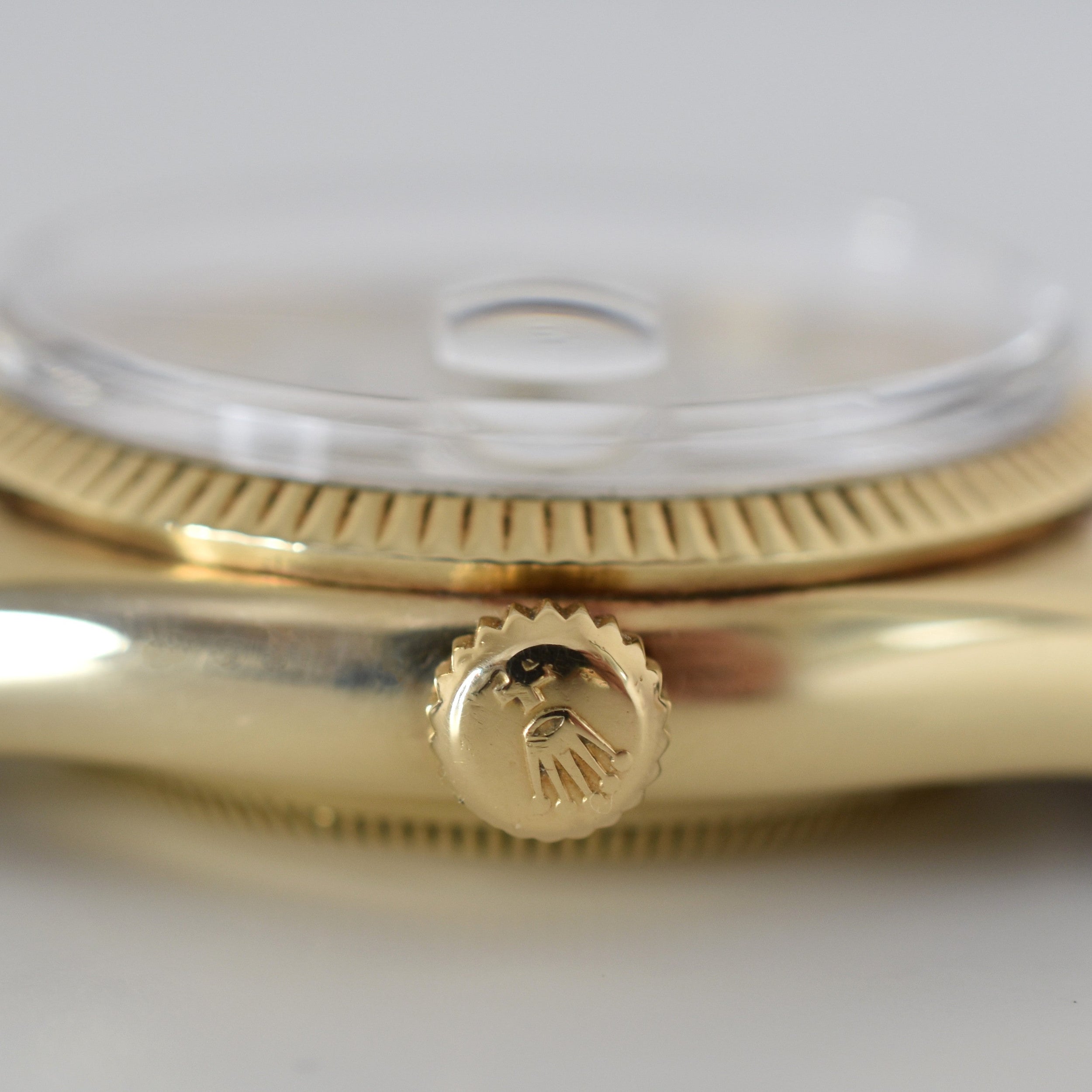 Montre ROLEX "Oyster Perpetual Date Ovettone" en or jaune et cuir