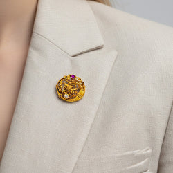 Broche Épingle en or jaune, rubis et diamant