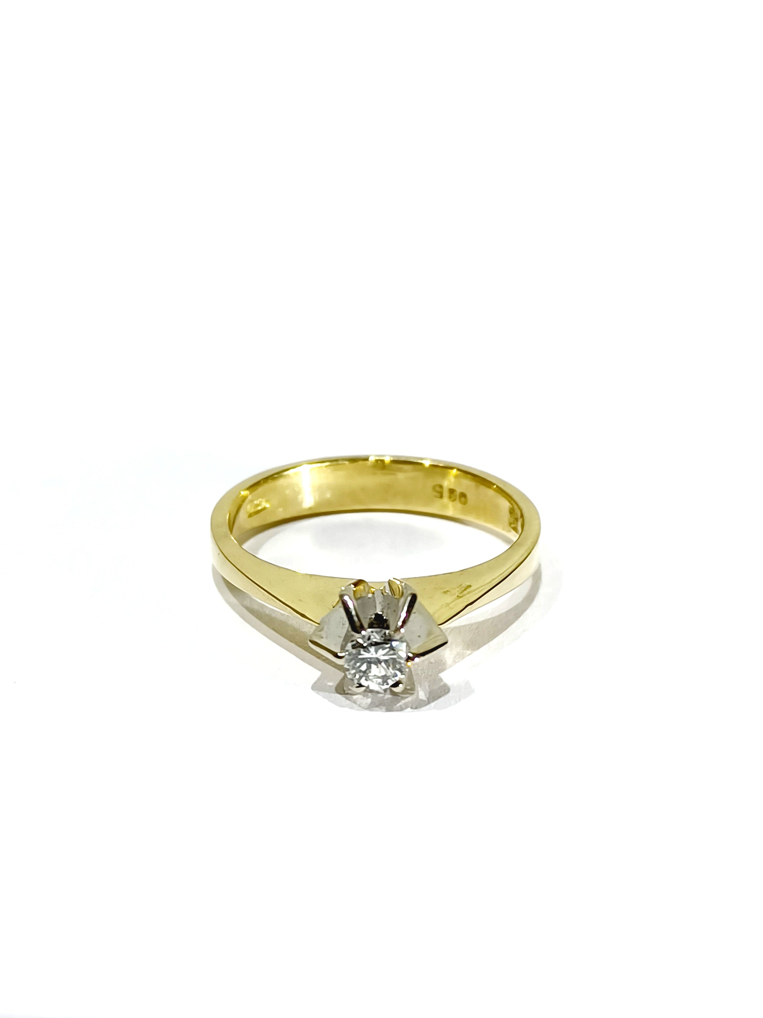 Bague Solitaire en or jaune et diamants
