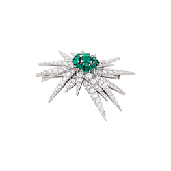 Broche "Étoile", or blanc, platine, émeraudes et diamants.
