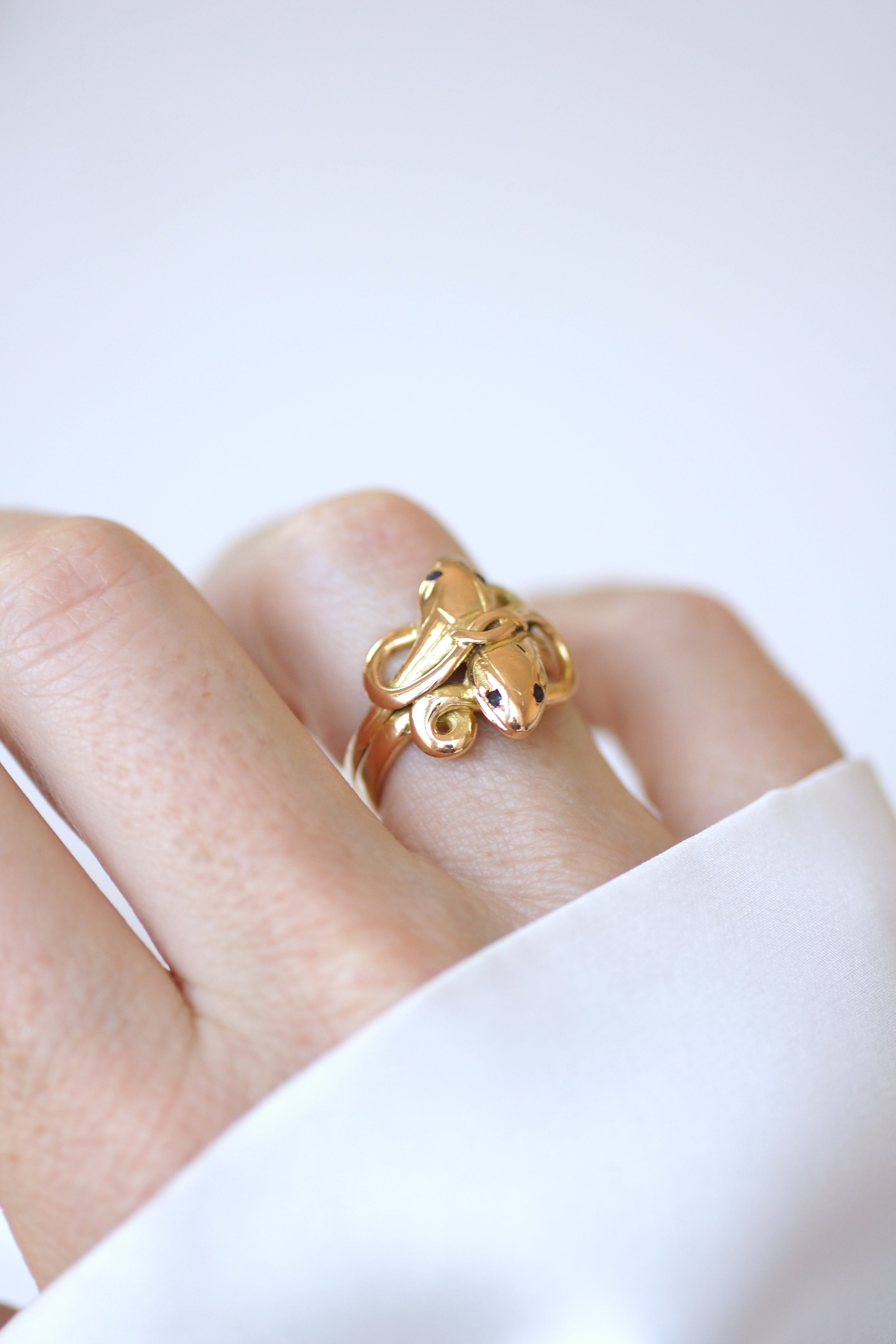 Bague Jonc en or jaune, or rose, et rubis