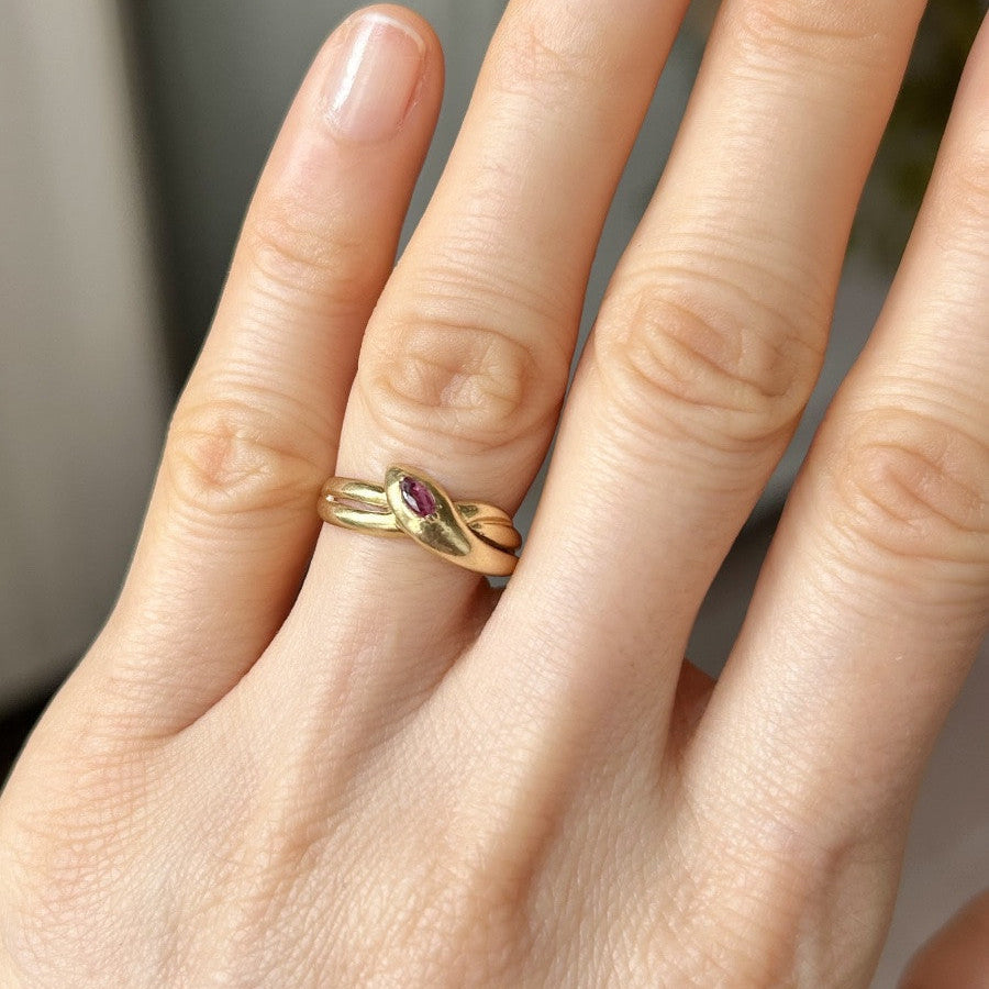 Bague en or jaune et rubis