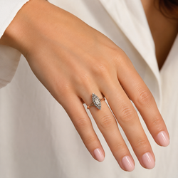 Bague Marquise en or rose, argent et diamants