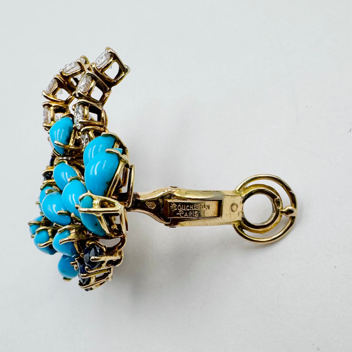 Boucles d'oreilles Clips BOUCHERON or jaune, turquoises, saphirs et diamants
