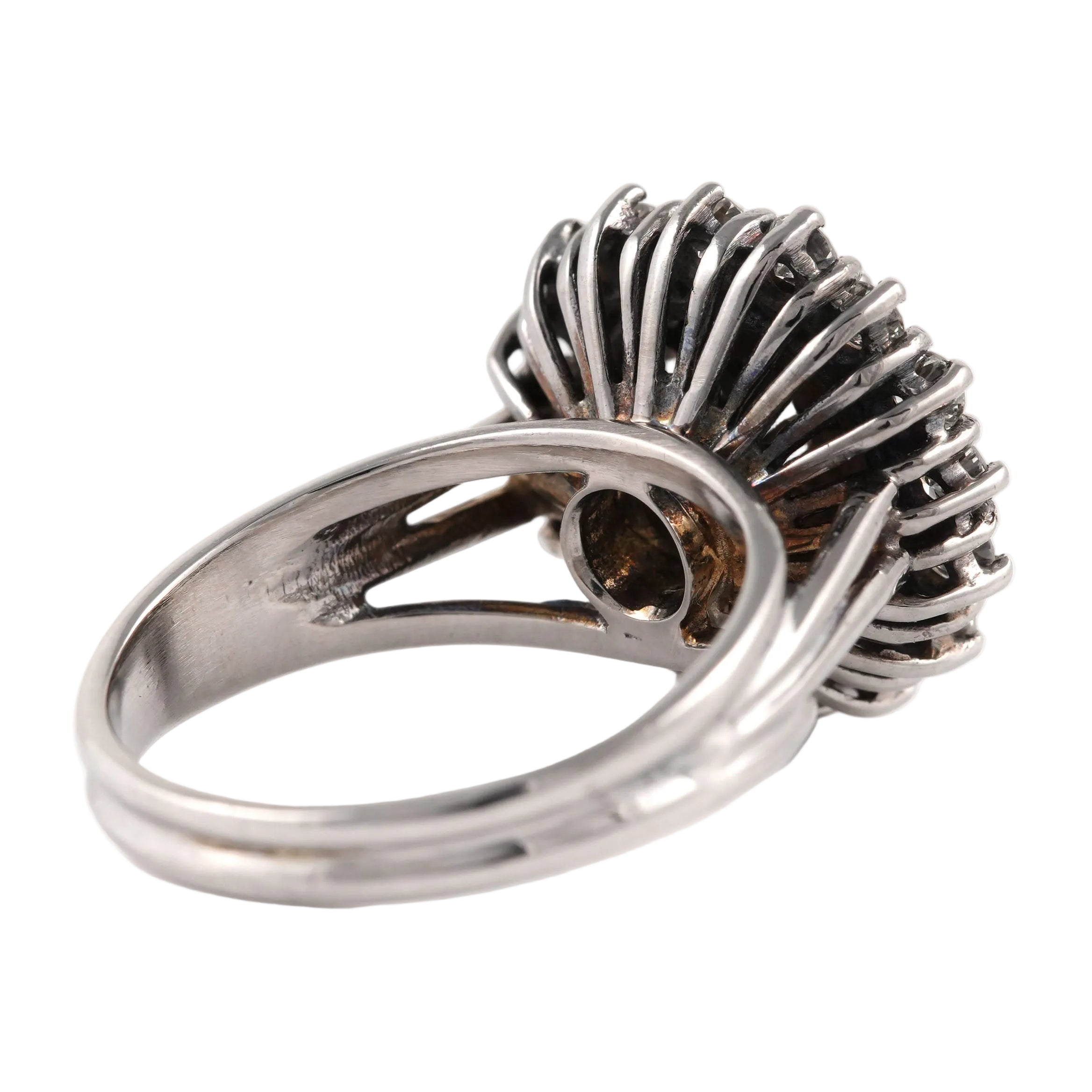 Bague Entourage en or blanc et diamants