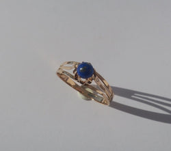 Bague Solitaire en or rose et lapis-lazuli