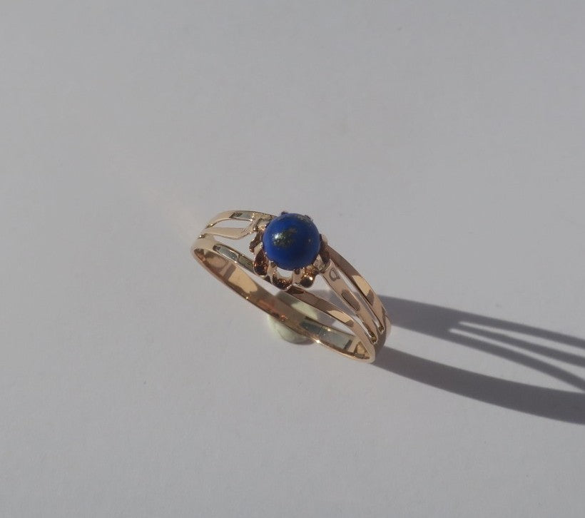 Bague Solitaire en or rose et lapis-lazuli