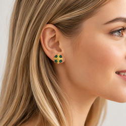 Boucles d'oreilles Puces en or jaune et émeraudes
