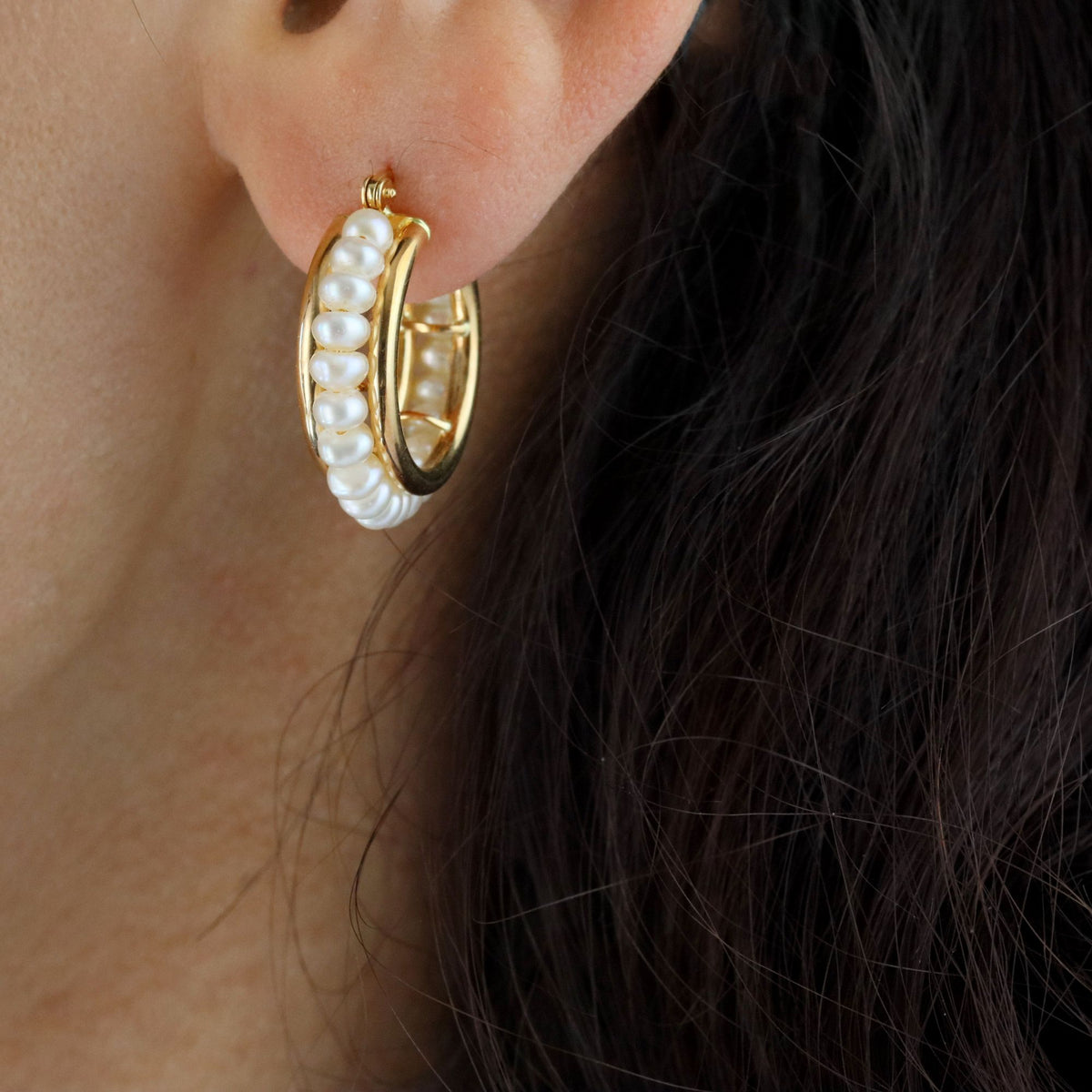 Mono boucle d'oreille Créole en or jaune et perles