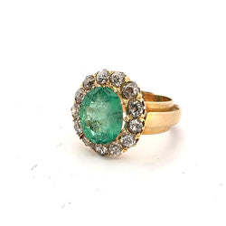 Bague Entourage en or jaune, émeraude et diamants