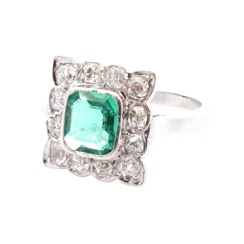 Bague Entourage en or blanc, émeraude et diamants