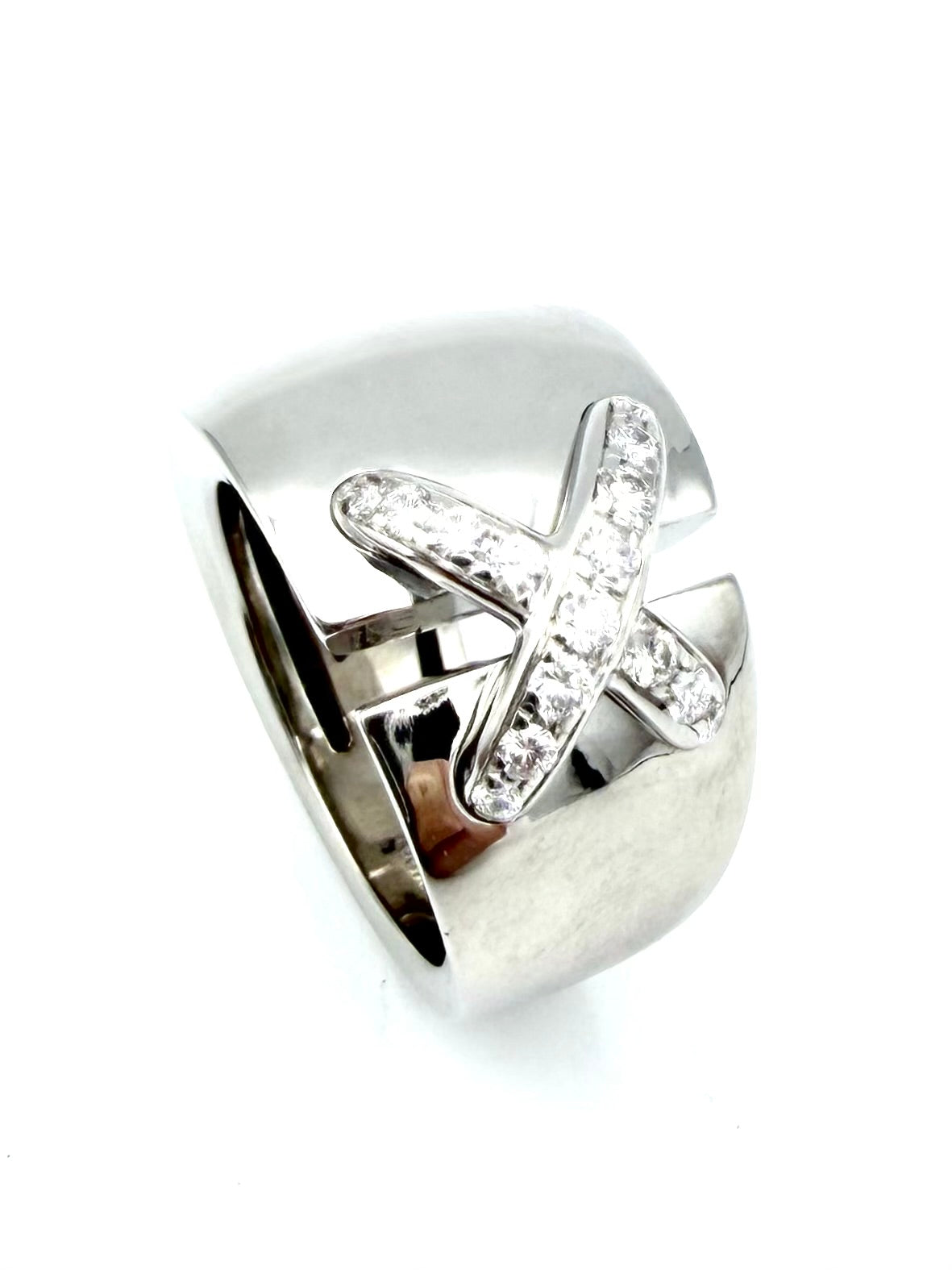 Bague CHAUMET. Collection "Liens" en or blanc et diamants