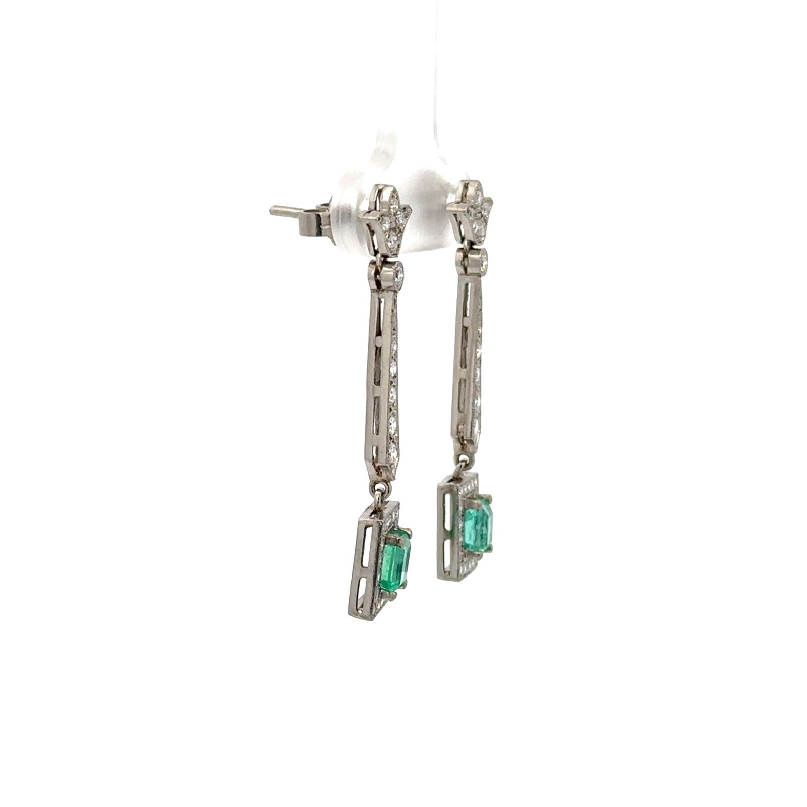 Boucles d'oreilles Pendantes en platine, émeraudes et diamants