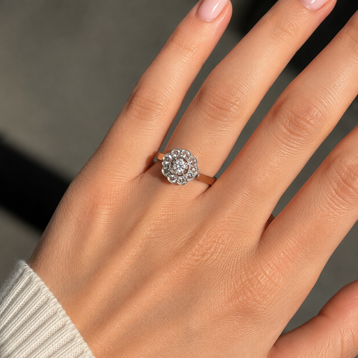 Bague Marguerite en or rose, platine et diamants