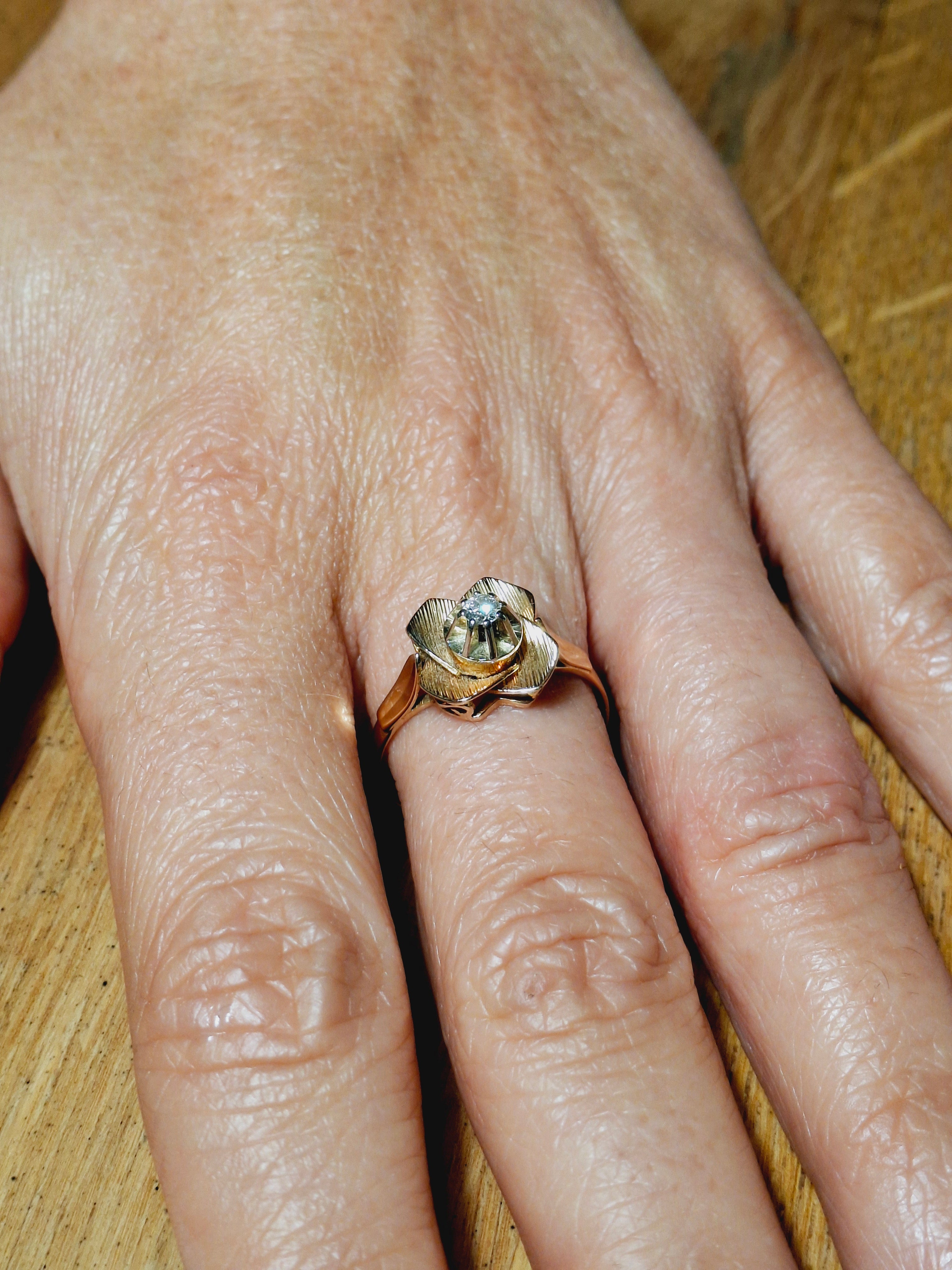 Bague en or rose et diamants