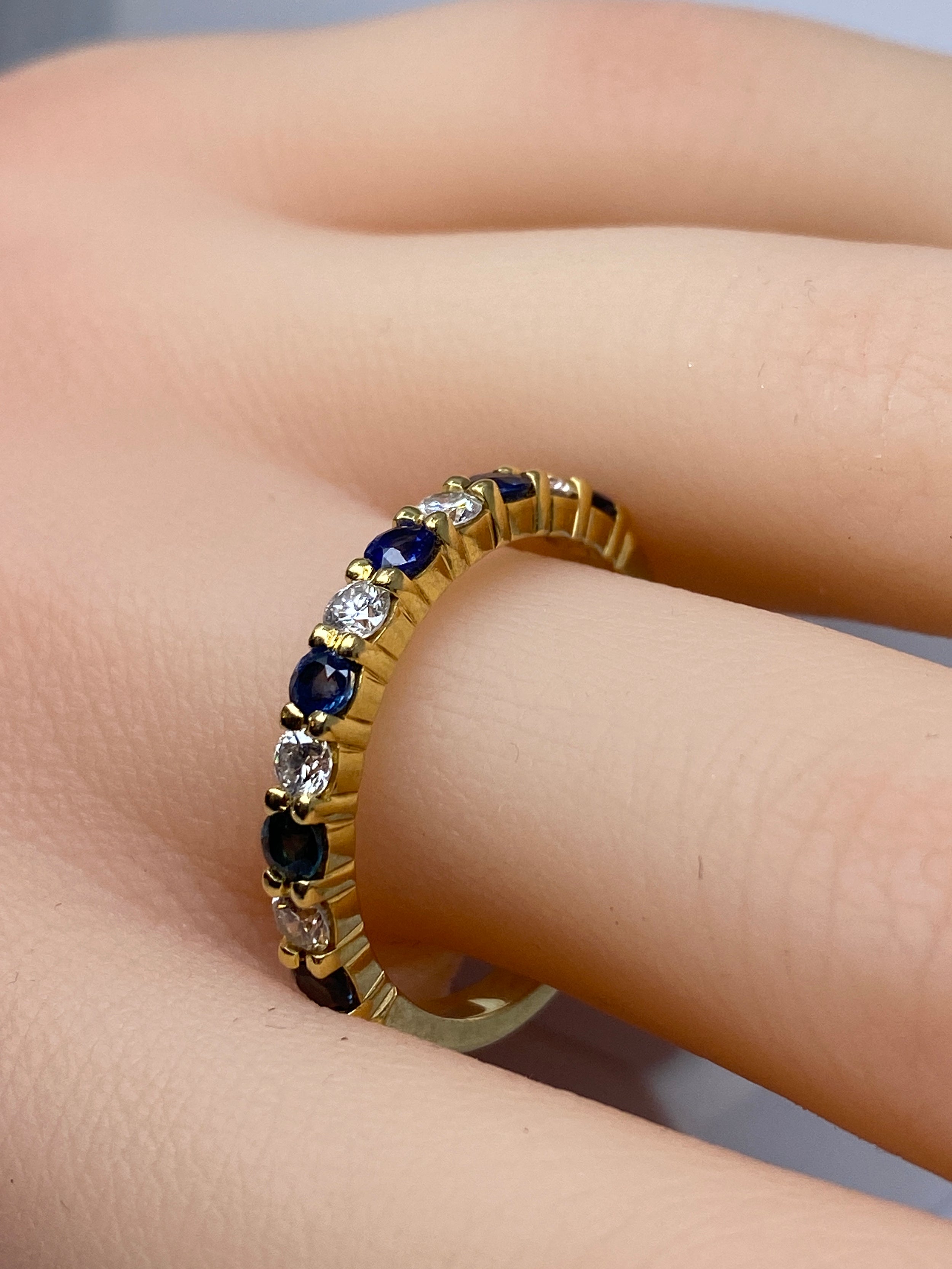 Bague Alliance en or jaune, saphirs et diamants