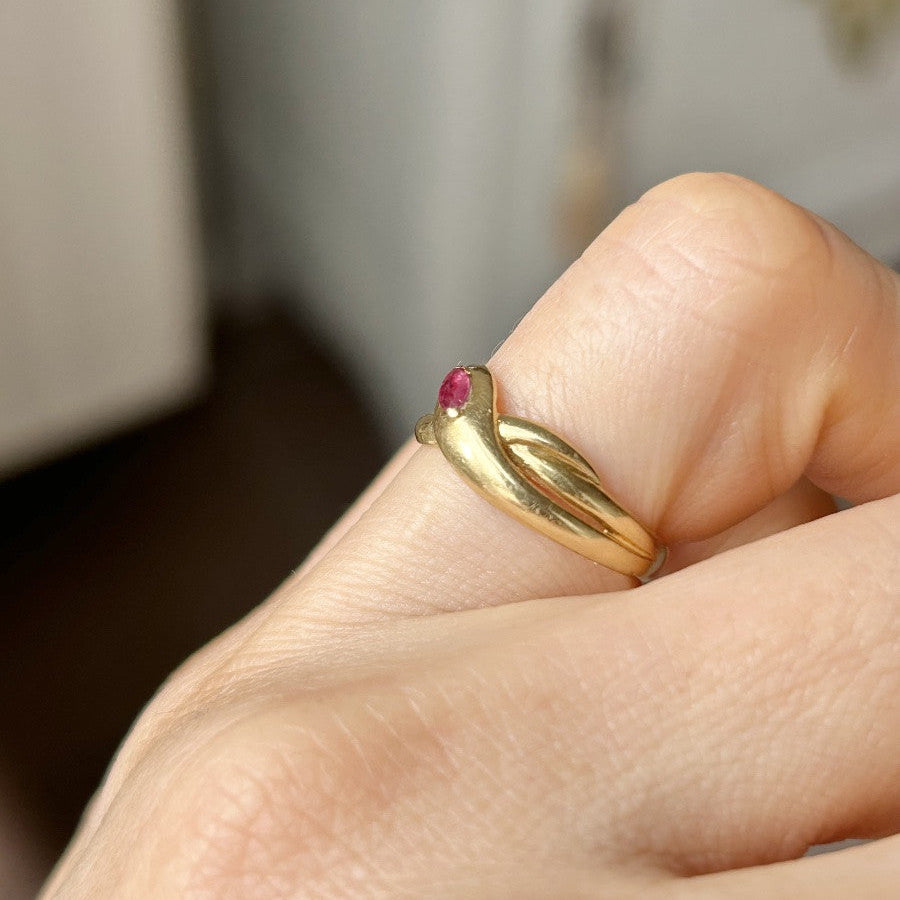 Bague en or jaune et rubis
