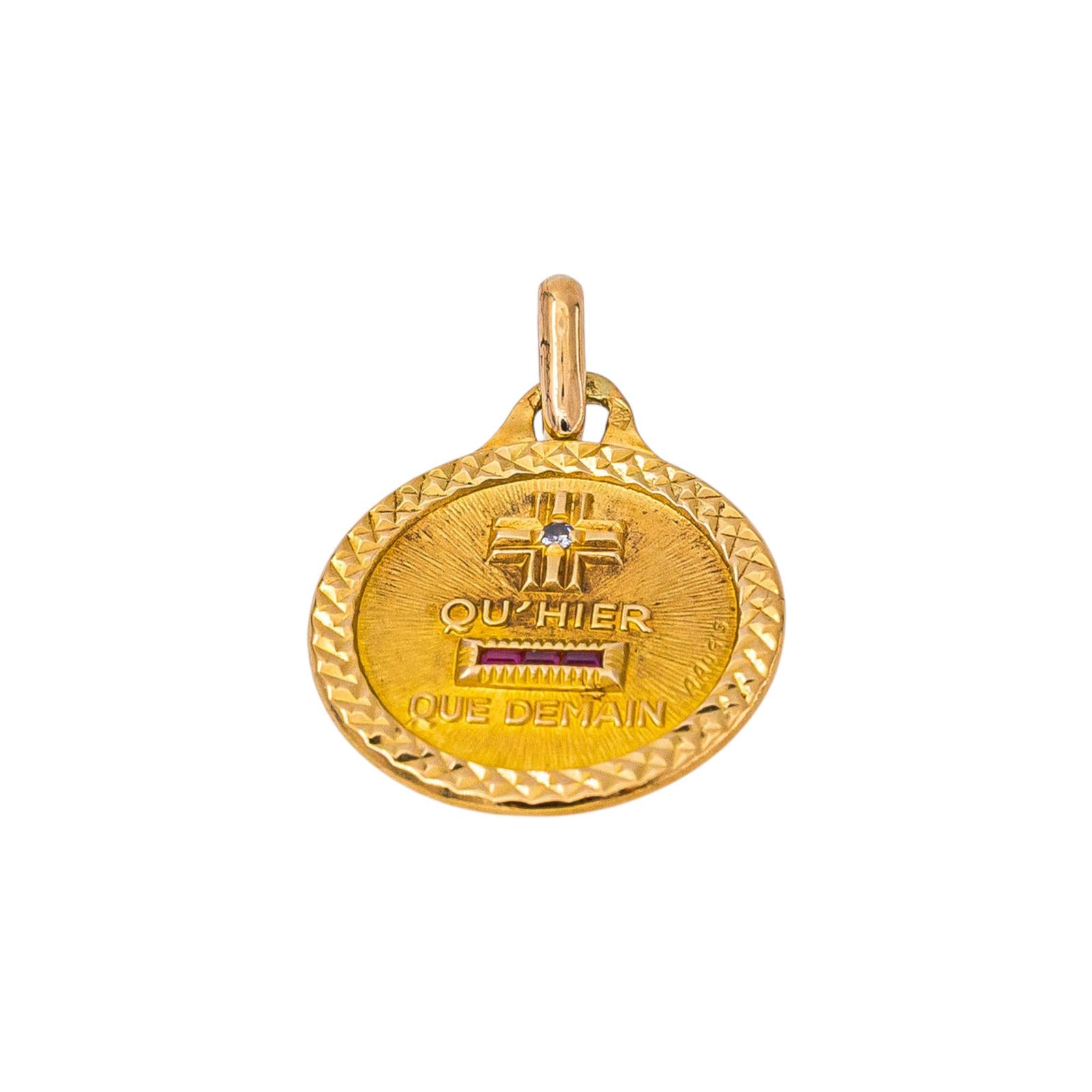 Pendentif AUGIS "Médaille d'amour" en or jaune, rubis et diamant