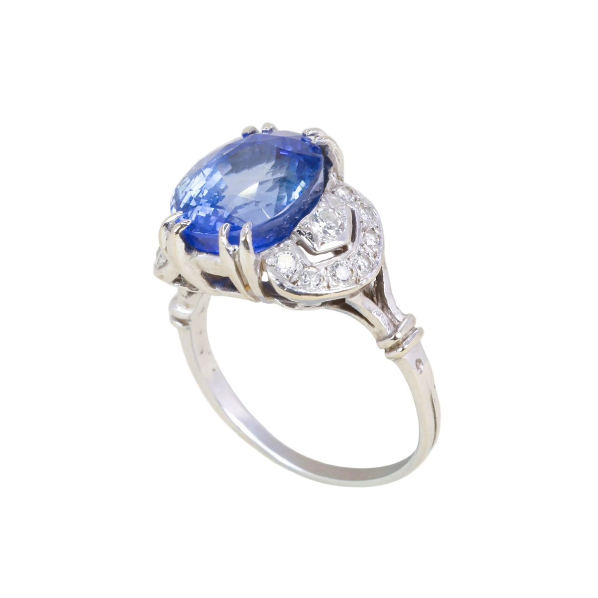 Bague en platine, saphir et diamants