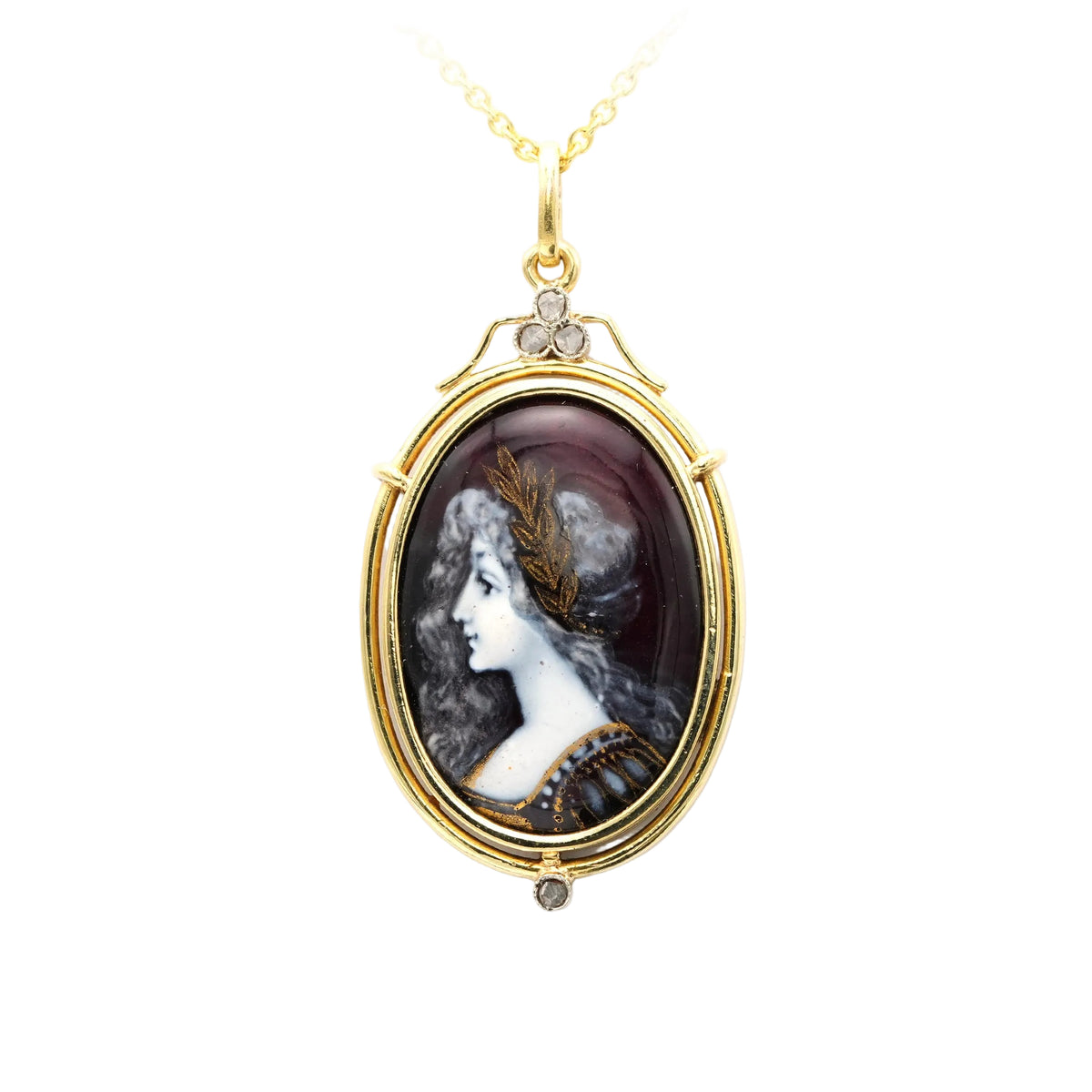 Pendentif en or jaune, émail et diamants