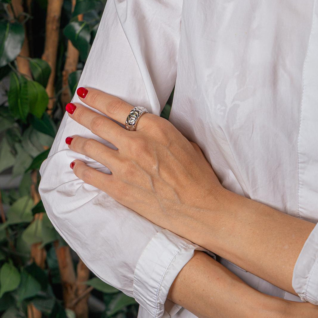 Bague Bandeau en or blanc et rubis