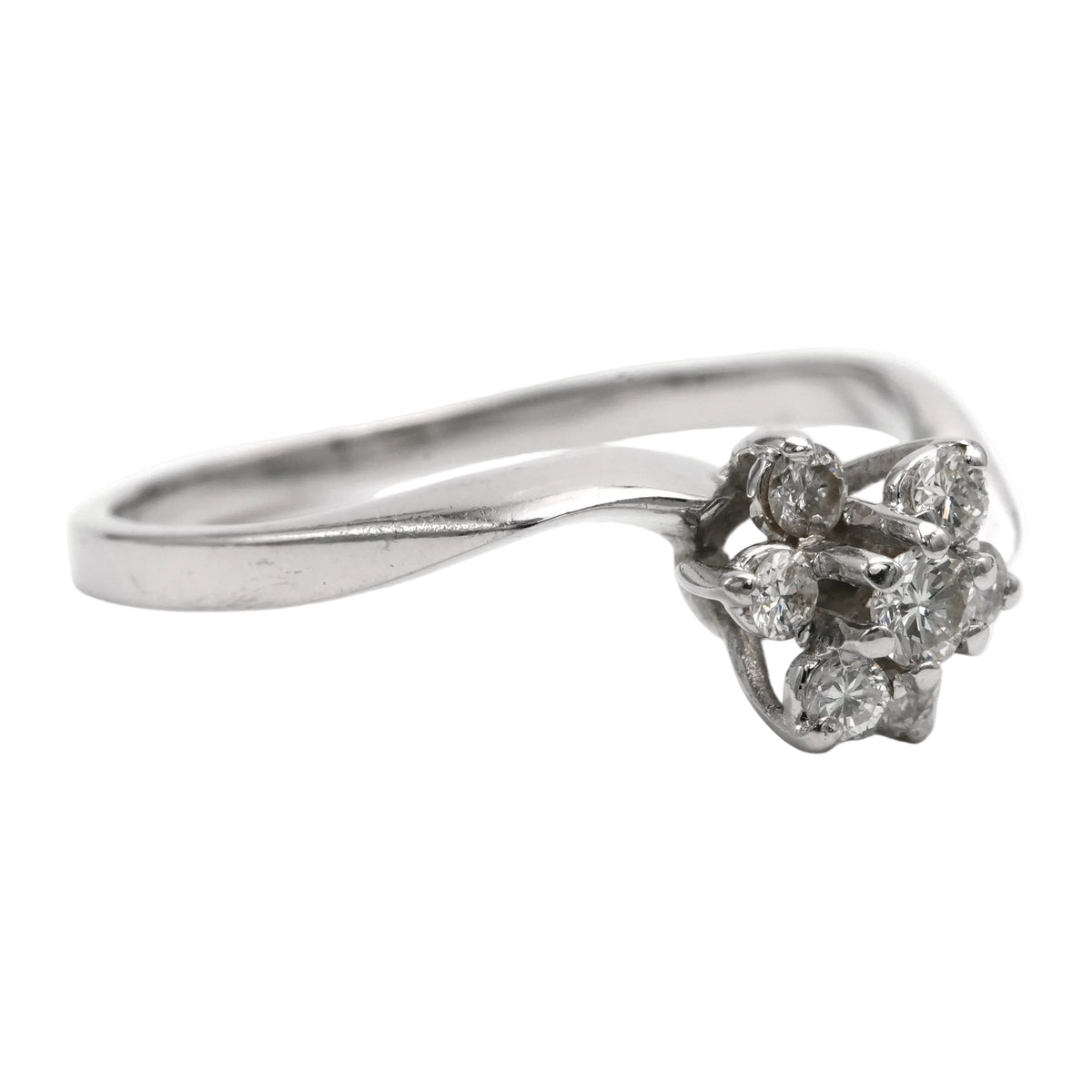 Bague Marguerite en or blanc et diamants