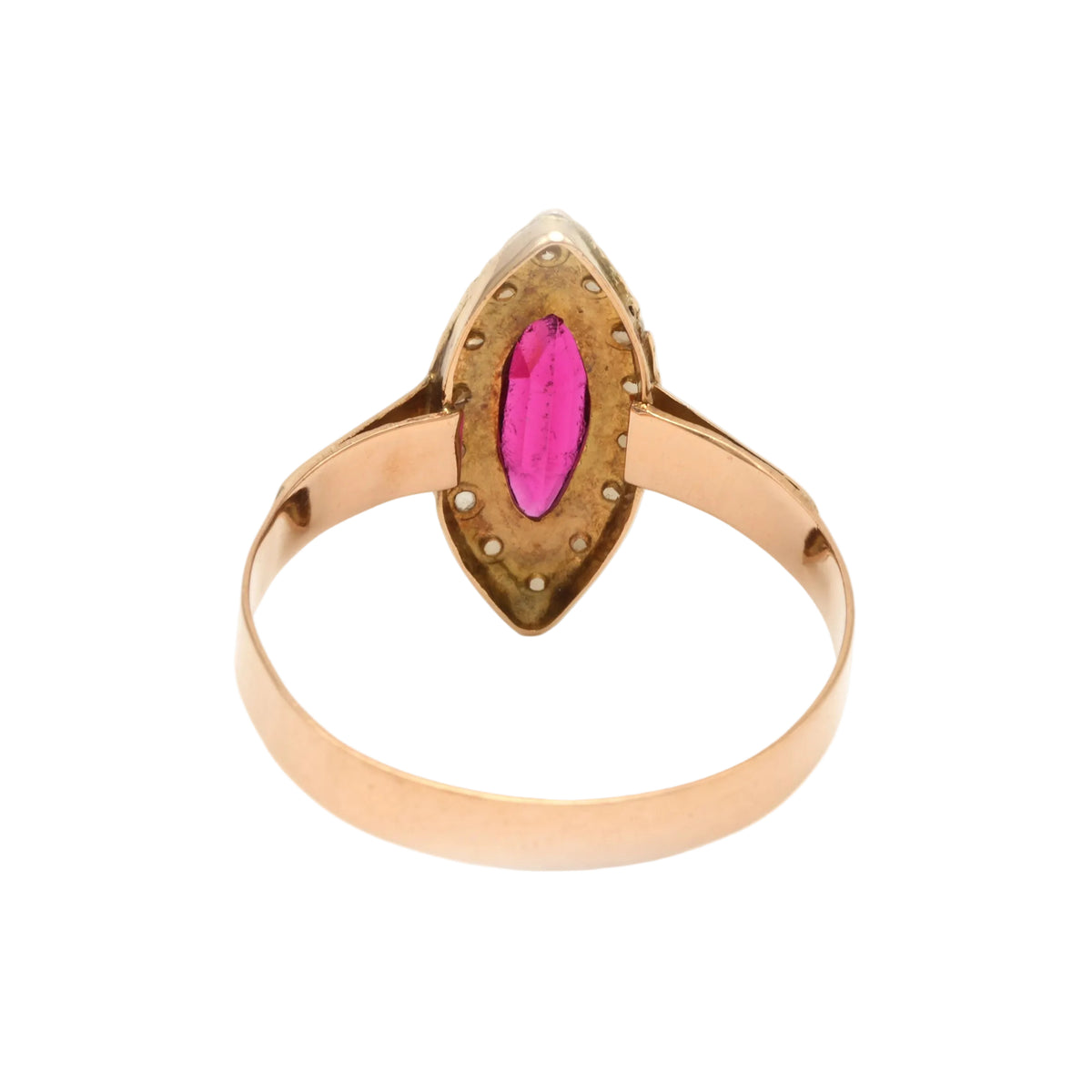 Bague Marquise en or jaune, perles et rubis