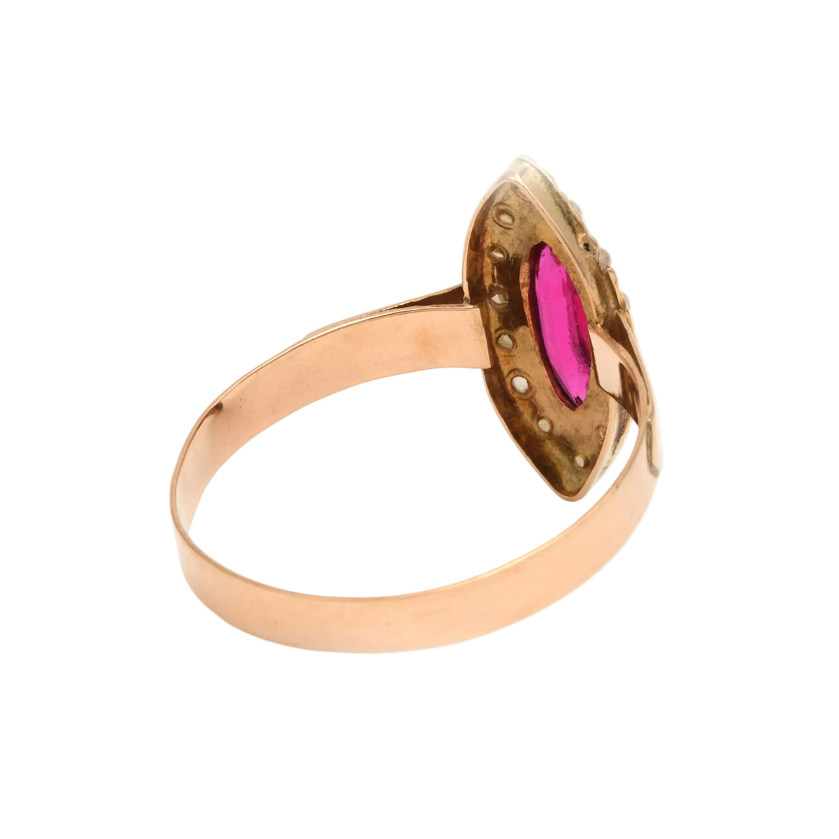 Bague Marquise en or jaune, perles et rubis