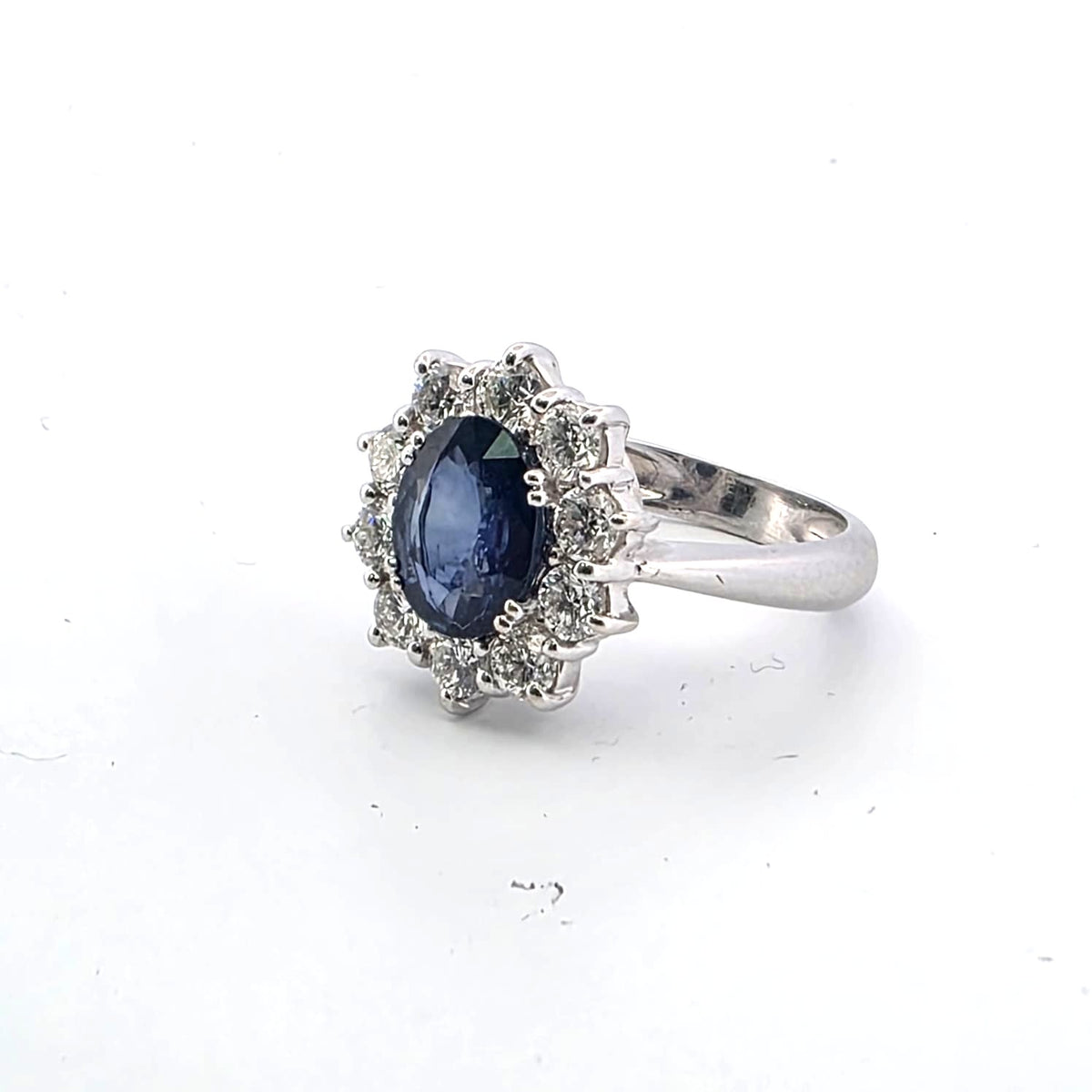 Bague Marguerite en or blanc, saphir et diamants