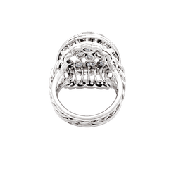 Bague fleur vintage en platine et diamants.