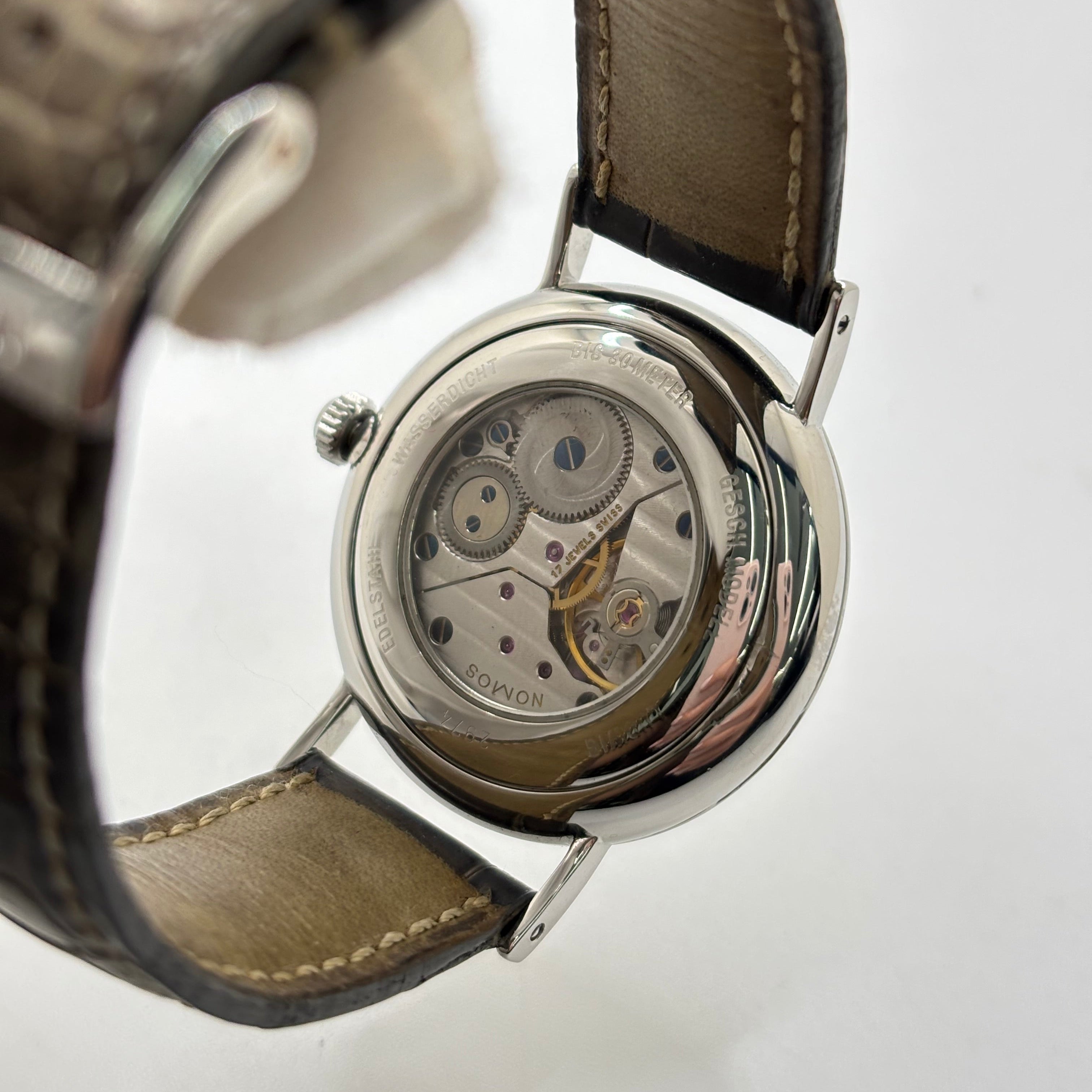 Montre NOMOS en acier et cuir
