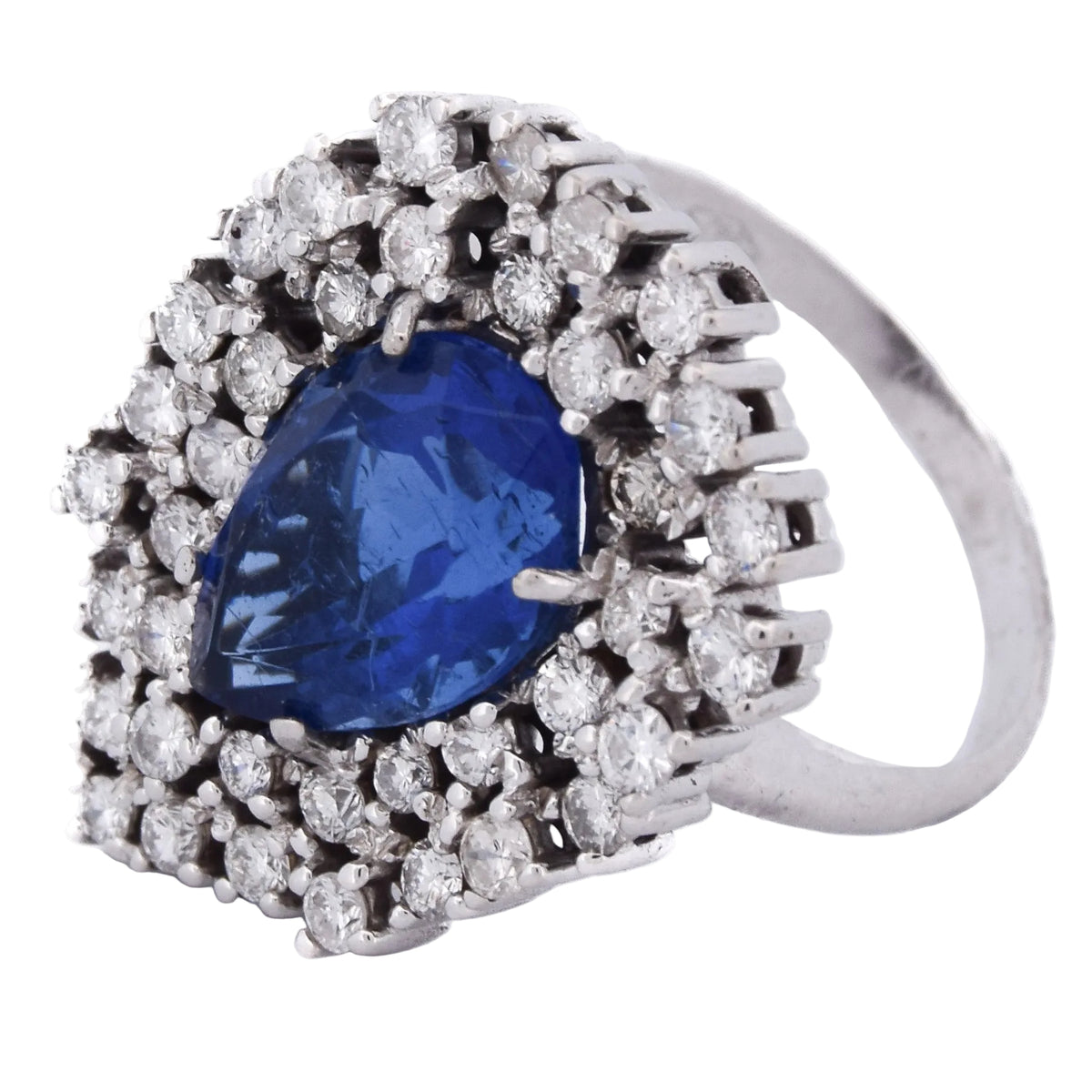 Bague Entourage en or blanc, saphir et diamants
