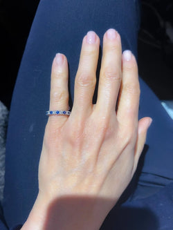 Alliance américaine en or gris,diamant et saphir . - Castafiore