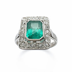 ANILLO ART DÉCO EN ORO BLANCO CON DIAMANTES Y ESMERALDA. - Castafiore