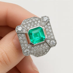 ANILLO DE ALTA JOYERÍA EN PLATINO CON ESMERALDA Y DIAMANTES - Castafiore