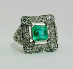 ANILLO DE ALTA JOYERÍA EN PLATINO CON ESMERALDA Y DIAMANTES - Castafiore