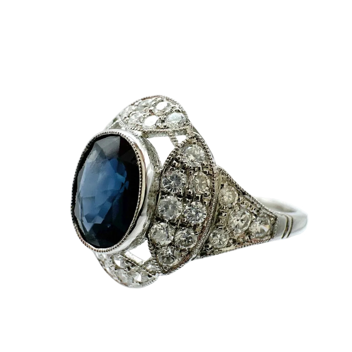 ANILLO DE ALTA JOYERIA EN PLATINO CON ZAFIRO AZUL Y DIAMANTES. - Castafiore