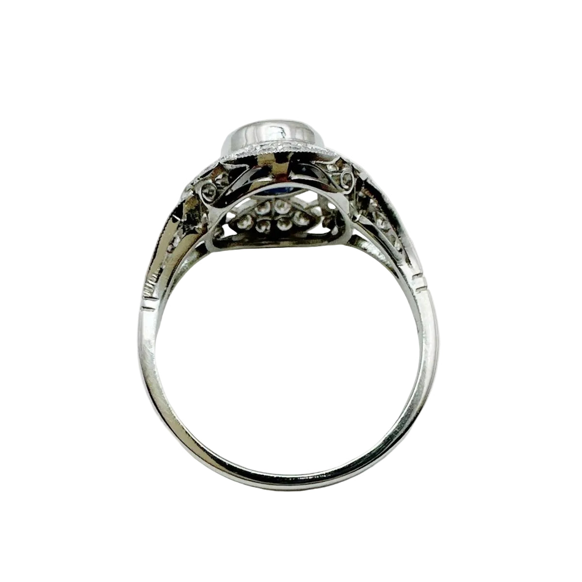 ANILLO DE ALTA JOYERIA EN PLATINO CON ZAFIRO AZUL Y DIAMANTES. - Castafiore