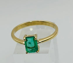 ANILLO DE ORO AMARILLO CON ESMERALDA COLOMBIANA - Castafiore